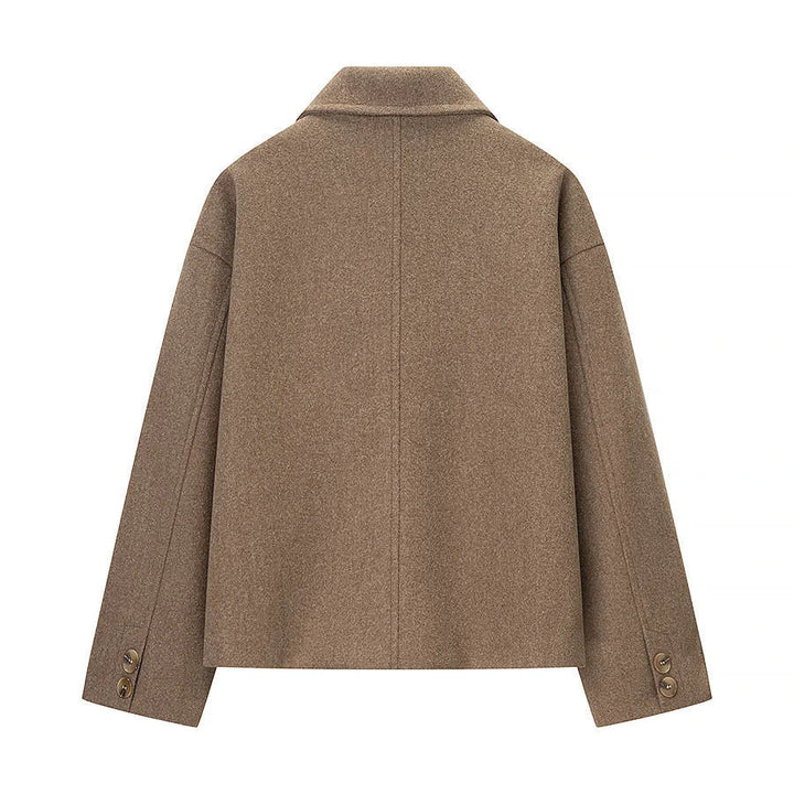 Dam boxy kort jacka med oversized skjortkrage, concealed knäppning och seamless sidofickor