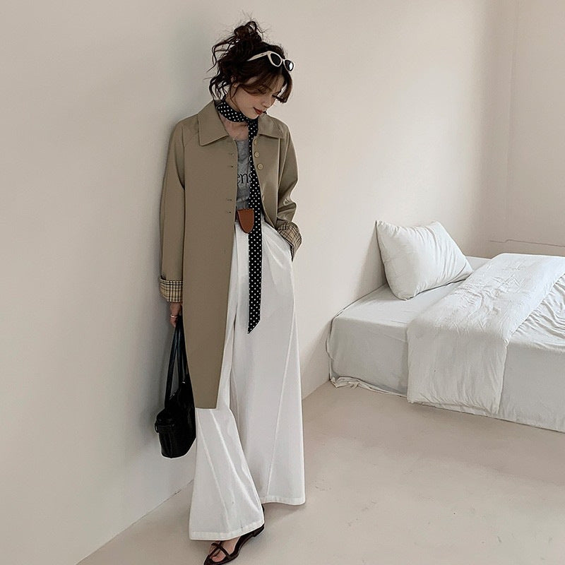 Dam lätt trenchcoat med contrasted checked muddar