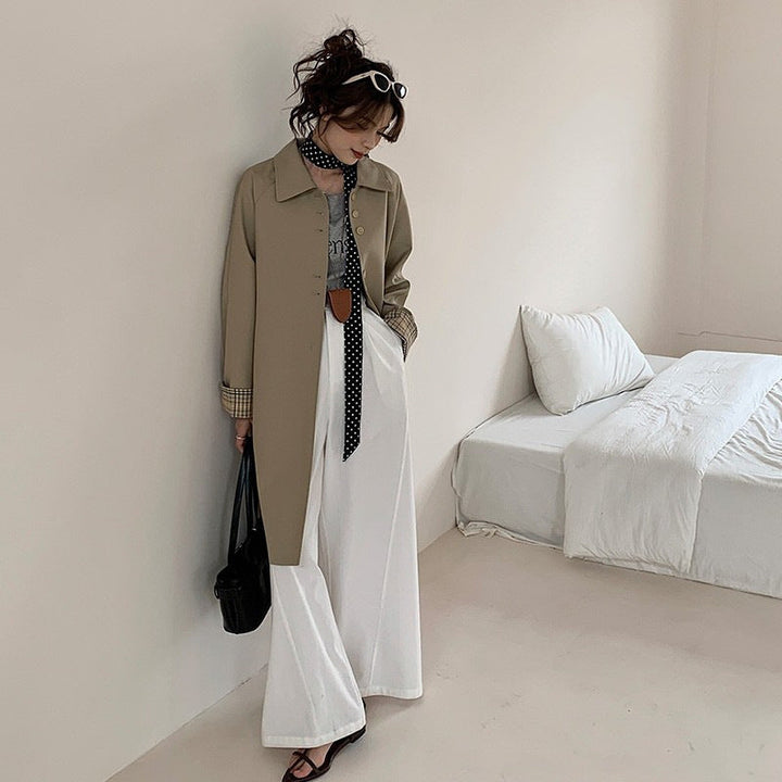 Dam lätt trenchcoat med contrasted checked muddar
