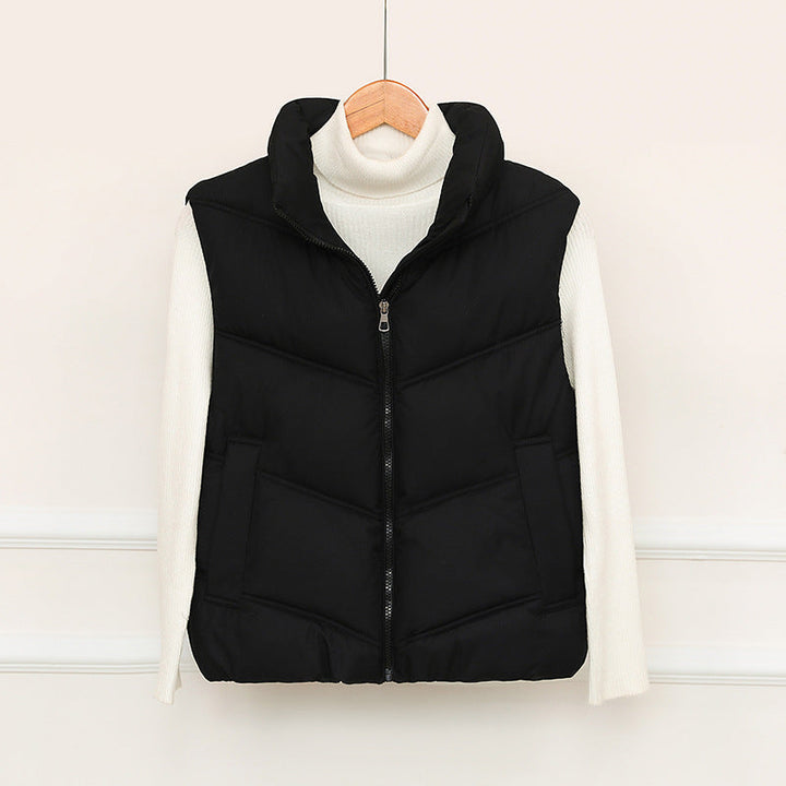 Dam kort-skärning puffer quiltad väst med V-quilt, high ståkrage och drawstring fåll