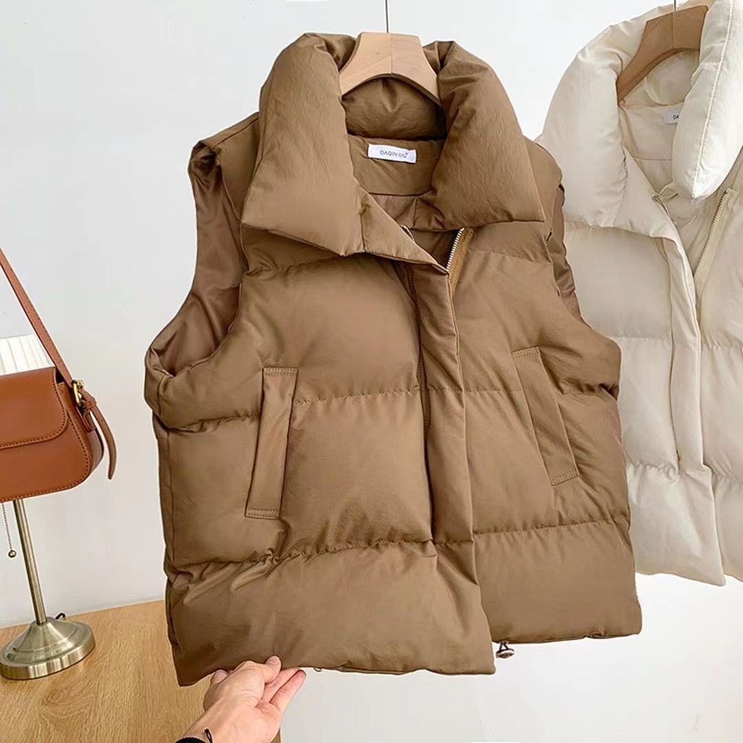 Dam kort vadderad quiltad väst med high sjalkrage och adjustable drawstring fåll