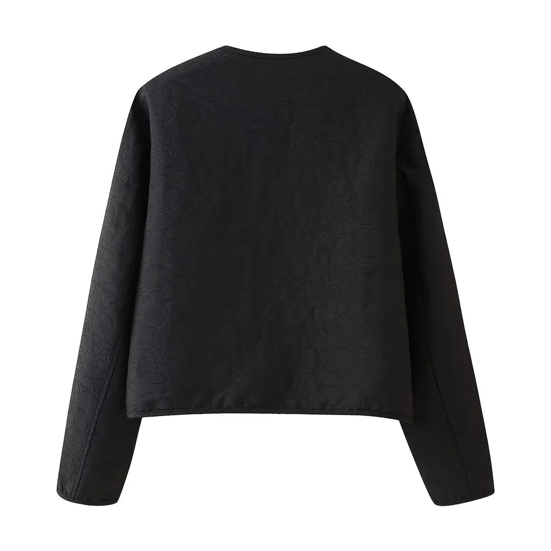 Dam quiltad kort jacka med crew neck, concealed snap knäppning och påsydda fickor