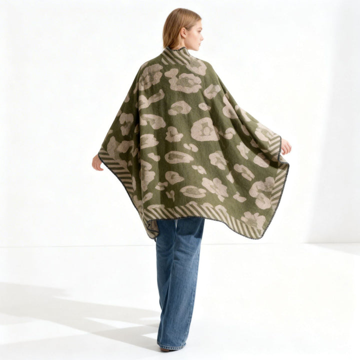 Dam Structured Jacquard capeponcho i oversized passform med Contrasted Overlock Edge