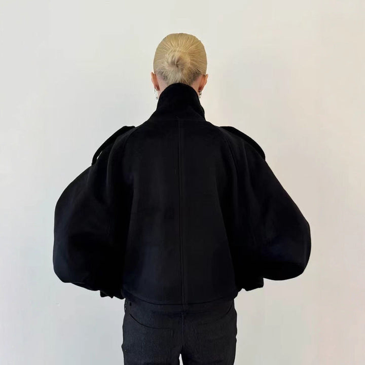 Dam kort oversize ull jacka med ståkrage och Epaulets