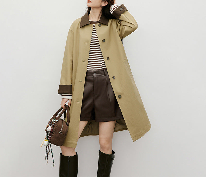 Dam stilren trenchcoat med kontrasterande detaljer