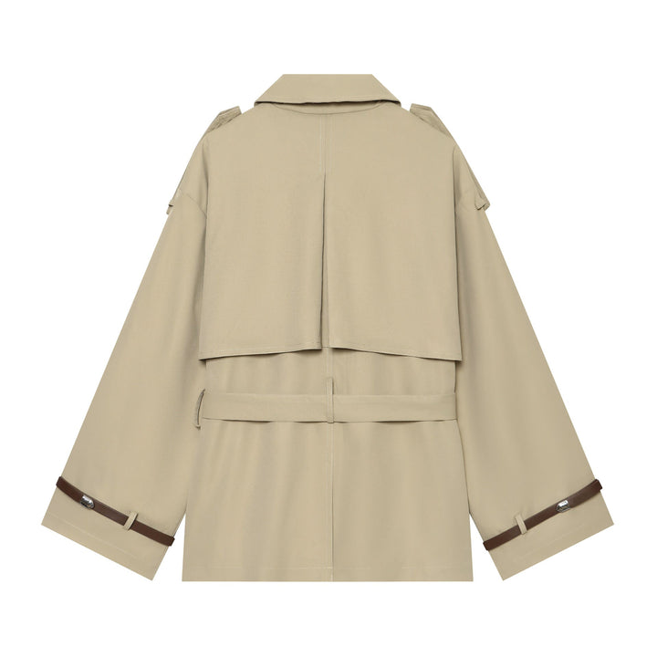 Dam kort-skärning cape trenchcoat med double-breasted knäppning och midjebälte