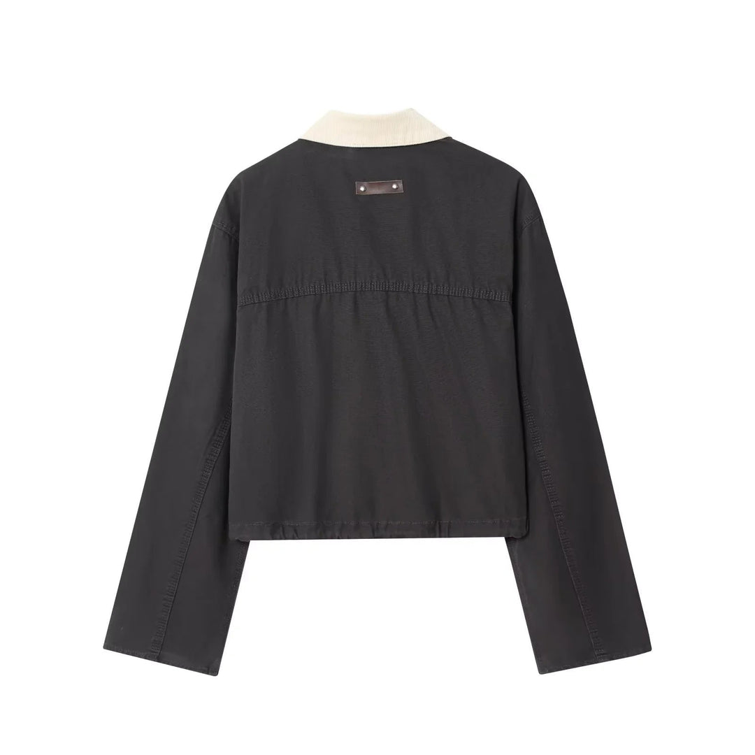 Dam kort chore jacka med manchester krage, press stud placket och drawstring fåll