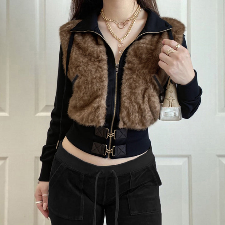 Dam kort jacka med faux fur front, high standing krage och figursydd ribbed waistband