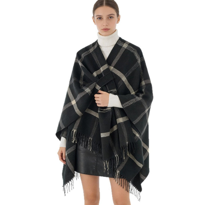 Dam oversized capeponcho tillverkad av ullblandning med tie bälte, fringes, och stor check mönster