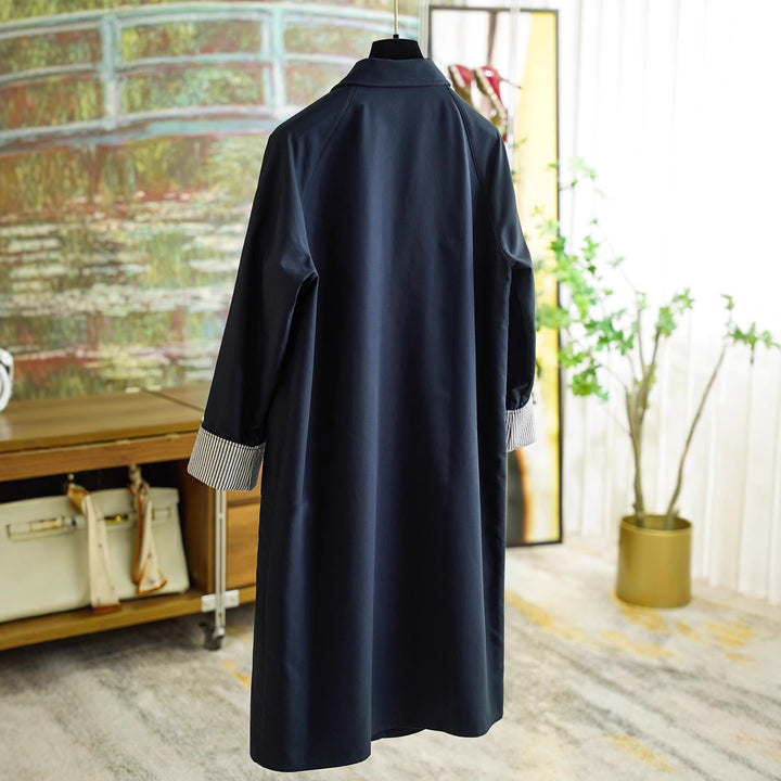 Dam elegant trenchcoat med kontrast detaljer