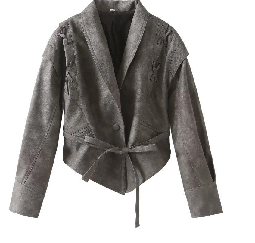 Dam kort jacka gjord mocka look med wrap bälte, shawl krage och lacing detail
