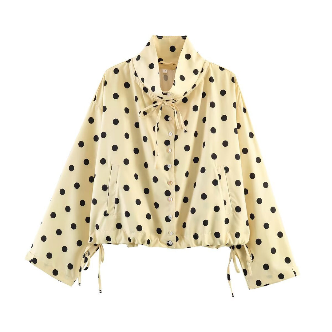 Dam kort Polka Dot Transition jacka med ståkrage, fåll med dragsko och knappslå
