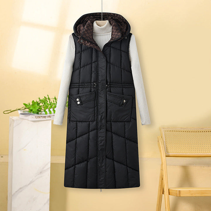 Dam lång sleeveless thermo quiltad kappa med huva, adjustable drawstring waist och multifunctional fickor