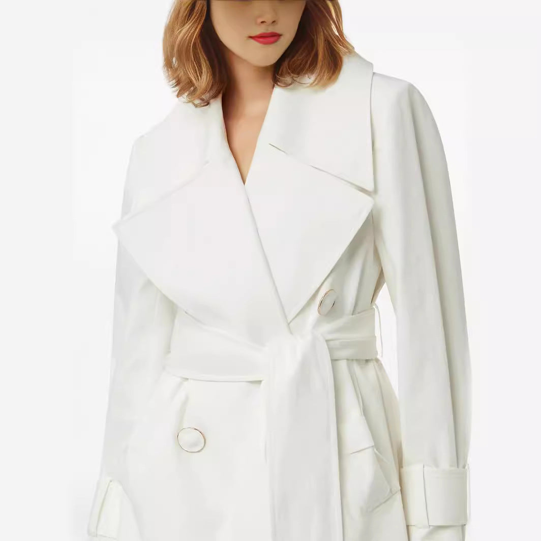 Dam trenchcoat med vid lapels och midjebälte