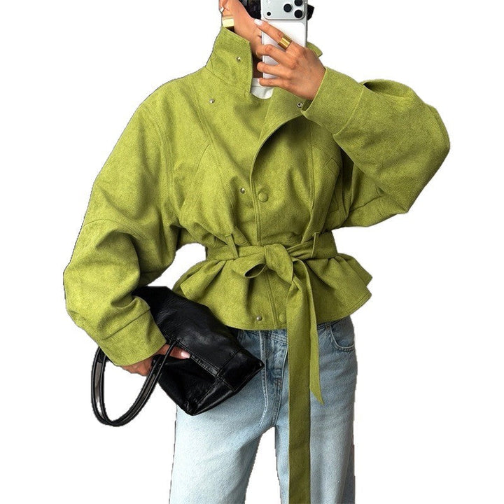 Dam skräddad kort jacka in Blouson stil med knytband och ståkrage