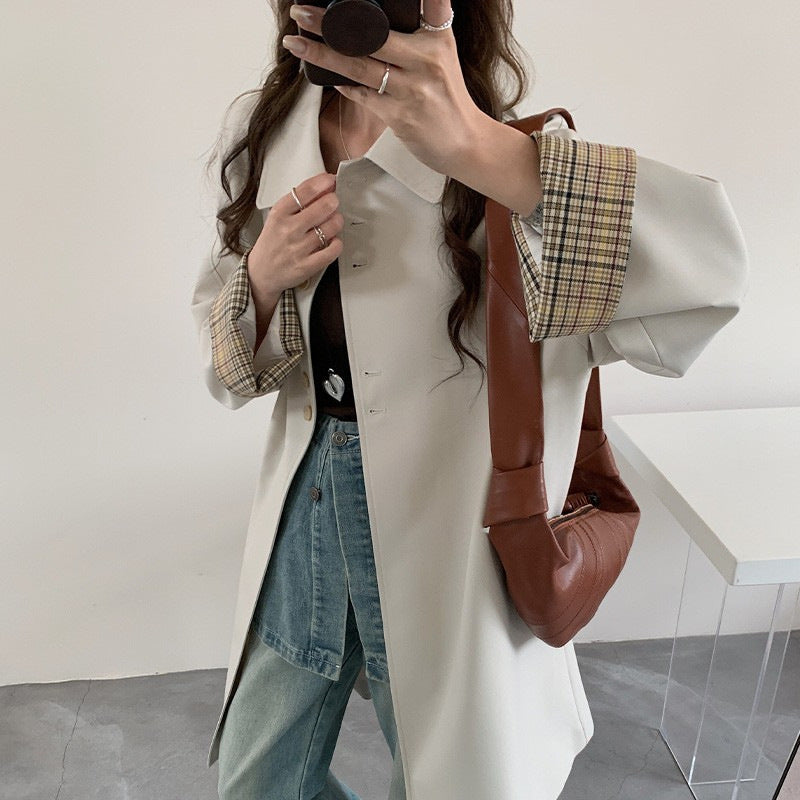 Dam lätt trenchcoat med contrasted checked muddar