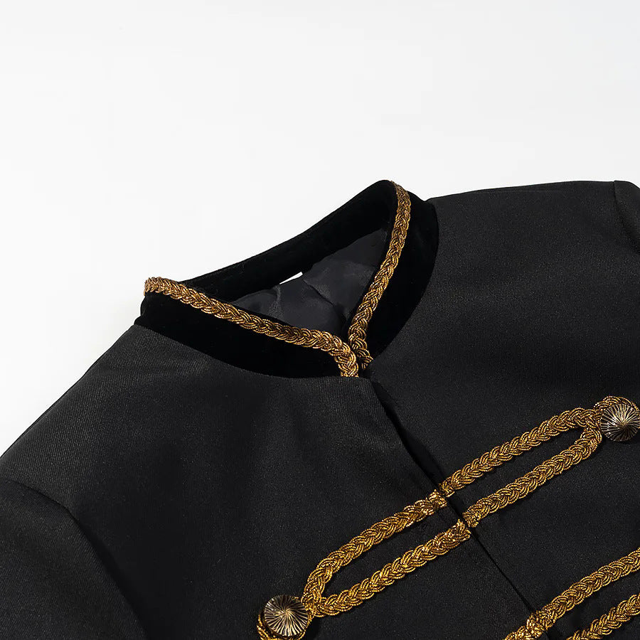 Dam kort jacka inspired av military med decorative cords och ståkrage