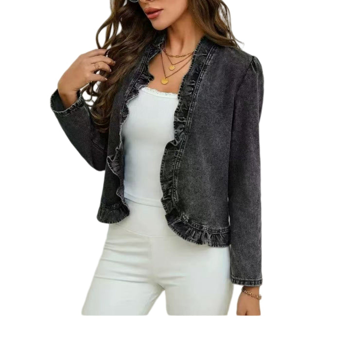 Dam denimjacka med ruffled krage och skräddad silhuett