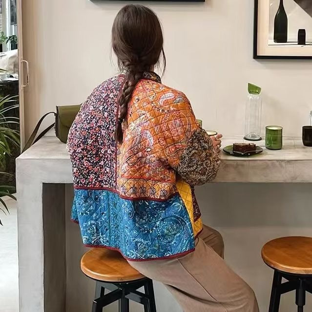 Dam Boho quiltad jacka med patchwork tryck, quiltad foder och påsydda fickor