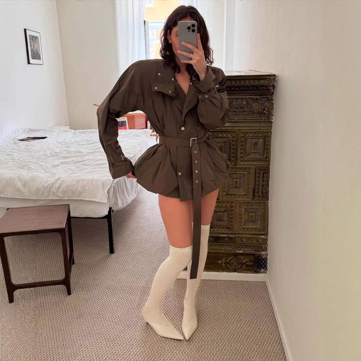 Dam Kort Tailored Trenchcoat med Stå Krage och Tie Belt