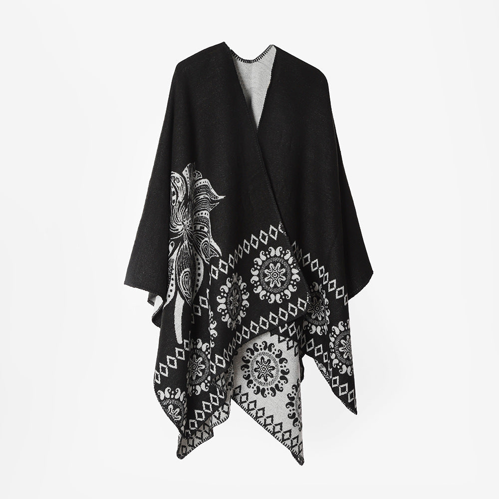 Dam poncho cape med two-tone woven texture, floral medallion jacquard, och öppen front.