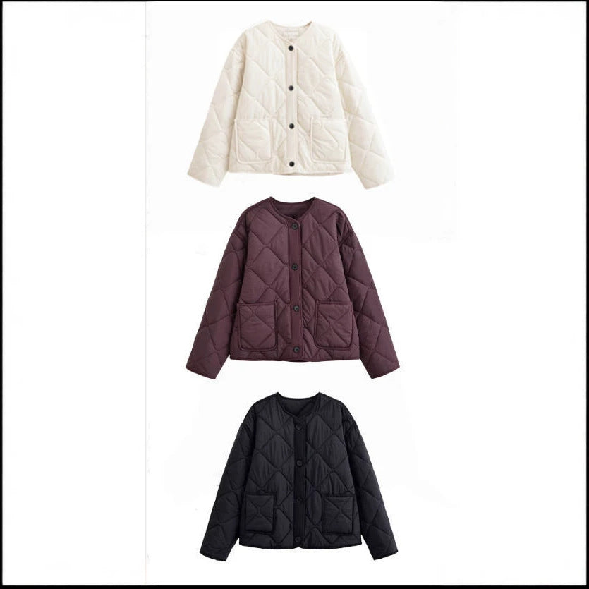 Dam 10+ Vadderad Quiltad Boxig Kort Jacka med Round Neckline, Knapp Knäppning och Patch Fickor
