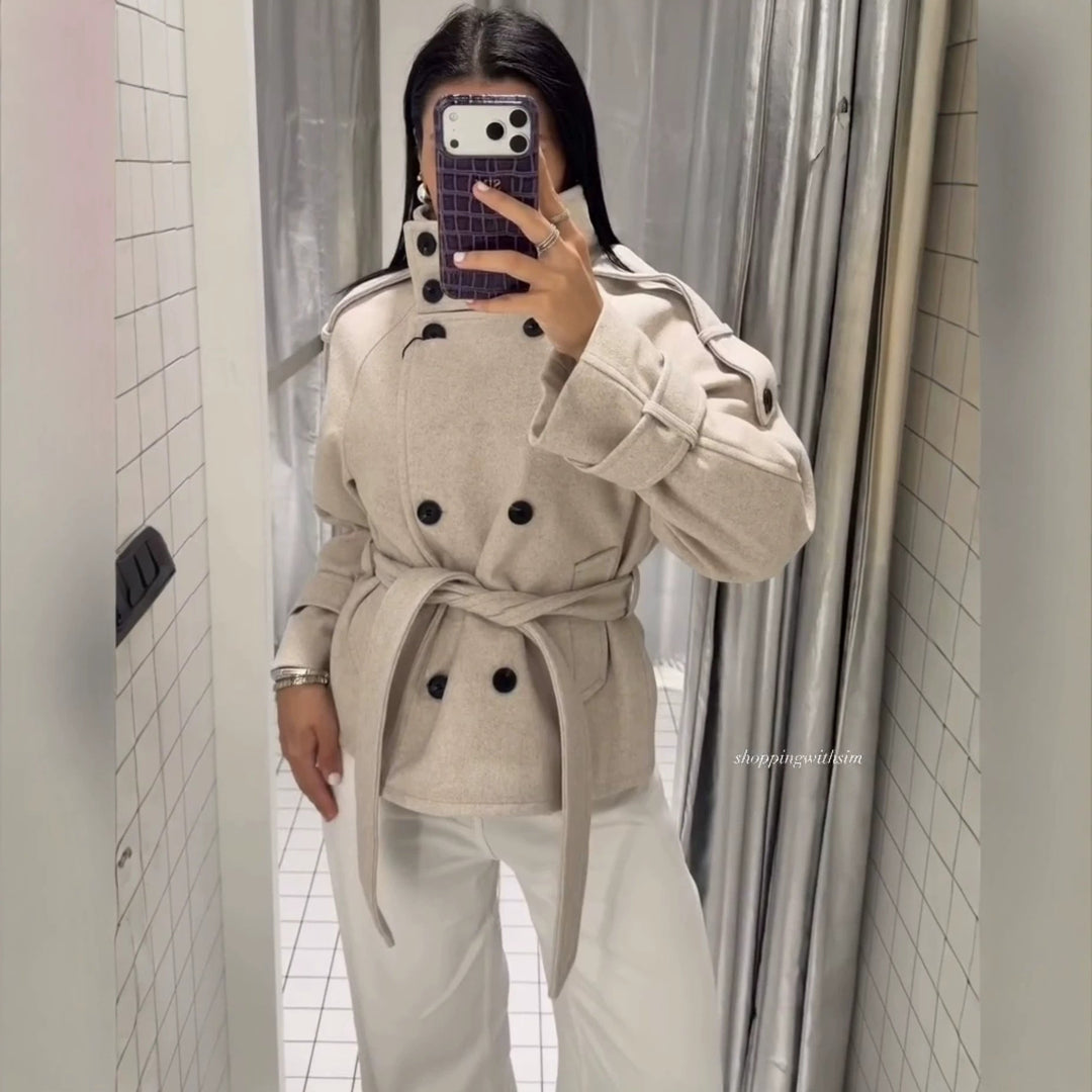 Dam Kort Blouson Trenchcoat Tillverkad av Ull Blend med Hög Stå Krage och Tie Belt