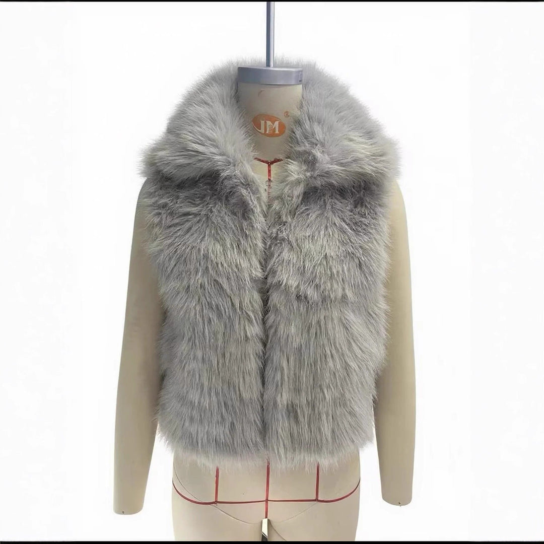 Dam lyxig faux fur väst med voluminous sjalkrage och cropped silhuett
