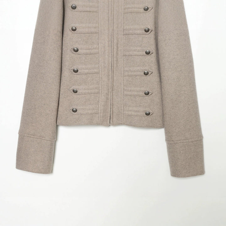 Dam military-inspired ulljacka med ståkrage, decorative knäppning och epaulettes