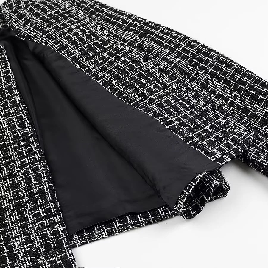 Dam kort-skärning bouclé jacka i boxy skärning med gold button detail och påsydda fickor