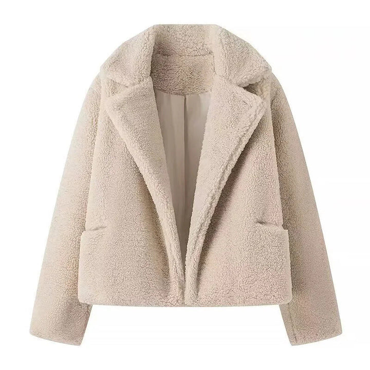 Dam kort-skärning faux fur teddy jacka med bred lapel krage, vadderad foder, och sidofickor