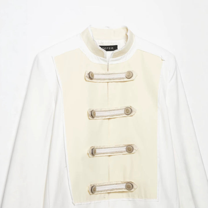 Dam kort jacka in a military-inspired look med cord application