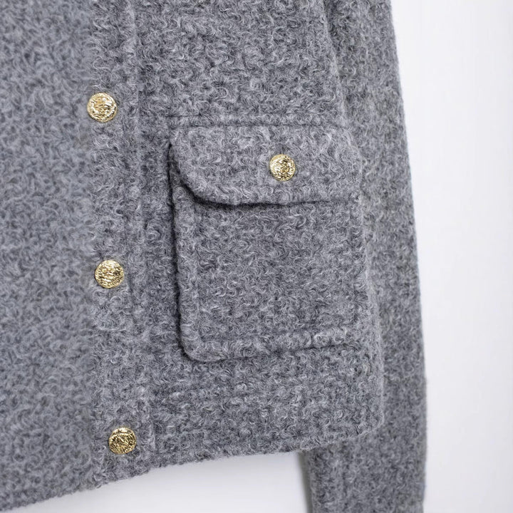 Dam Kort Skärning Boucléjacka med Round Neckline, Patch Fickor, och Guld Dekorativ Knappar