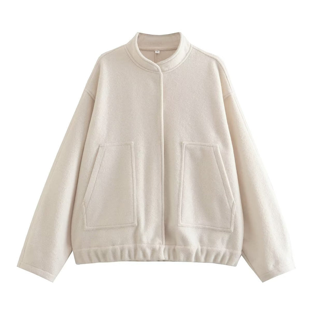 Dam oversized teddy kappa med ståkrage, påsydda fickor, och straight fåll