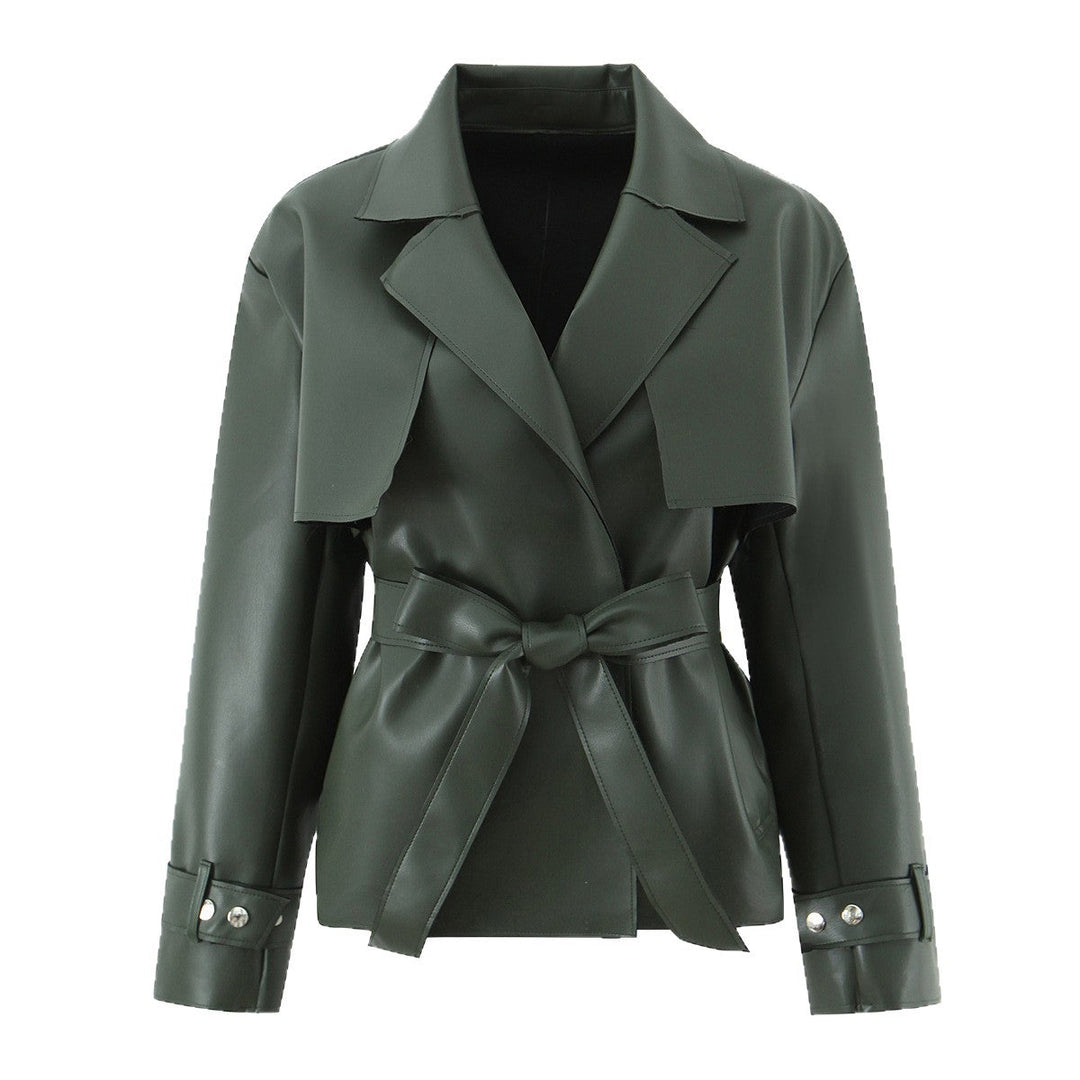 Dam skräddad kort trenchcoat gjord vegan läderlook med knytband och cape detail