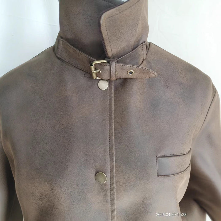 Dam extra lång oversized konstläder kappa med adjustable krage strap, snap button front, flap fickor, och vida ärmar