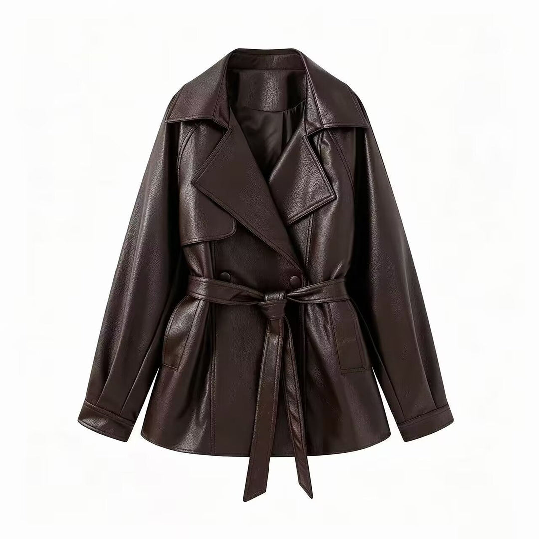 Dam Tailored Kort Trench i Konstläder med Tie Belt