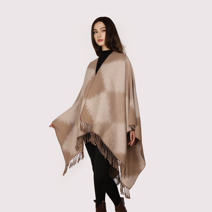 Dam Cashmere look Cape i kimono skärning med Fine Fringed fåll