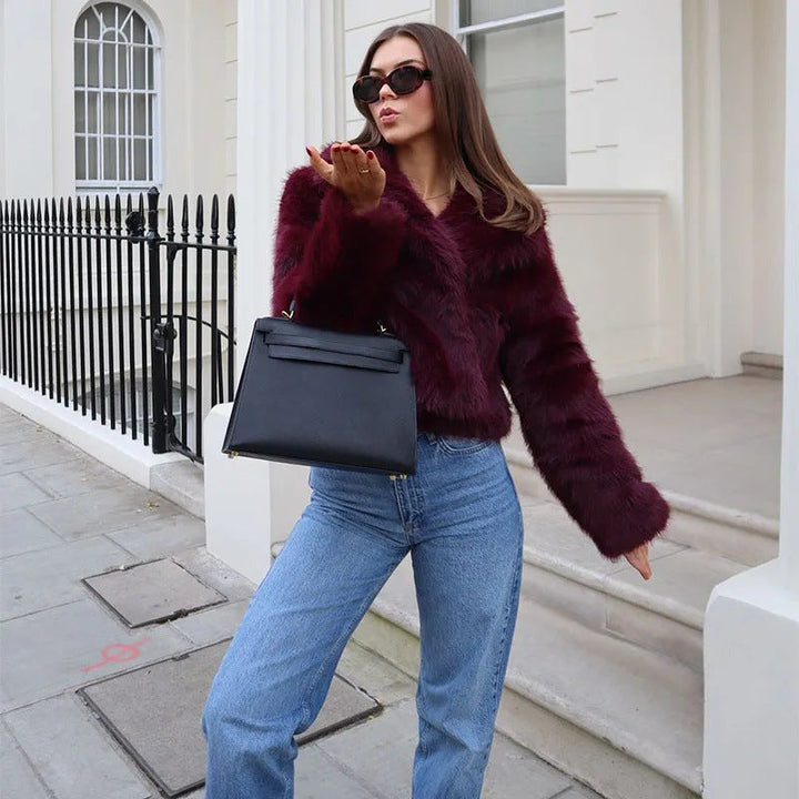 Dam 200+ Kort Kort Faux Fur Jacka med Wide Shawl Krage och Velvety Inner Foder