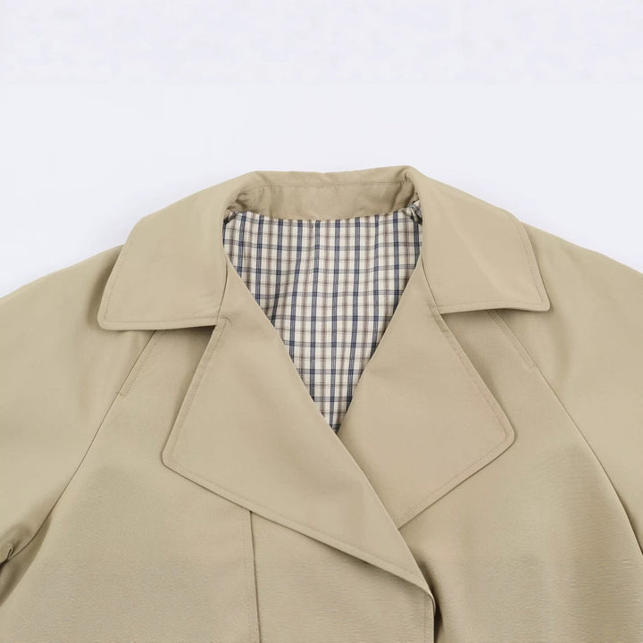 Dam Kort Oversize Trenchcoat med Drawstring Waist och Wide Lapels