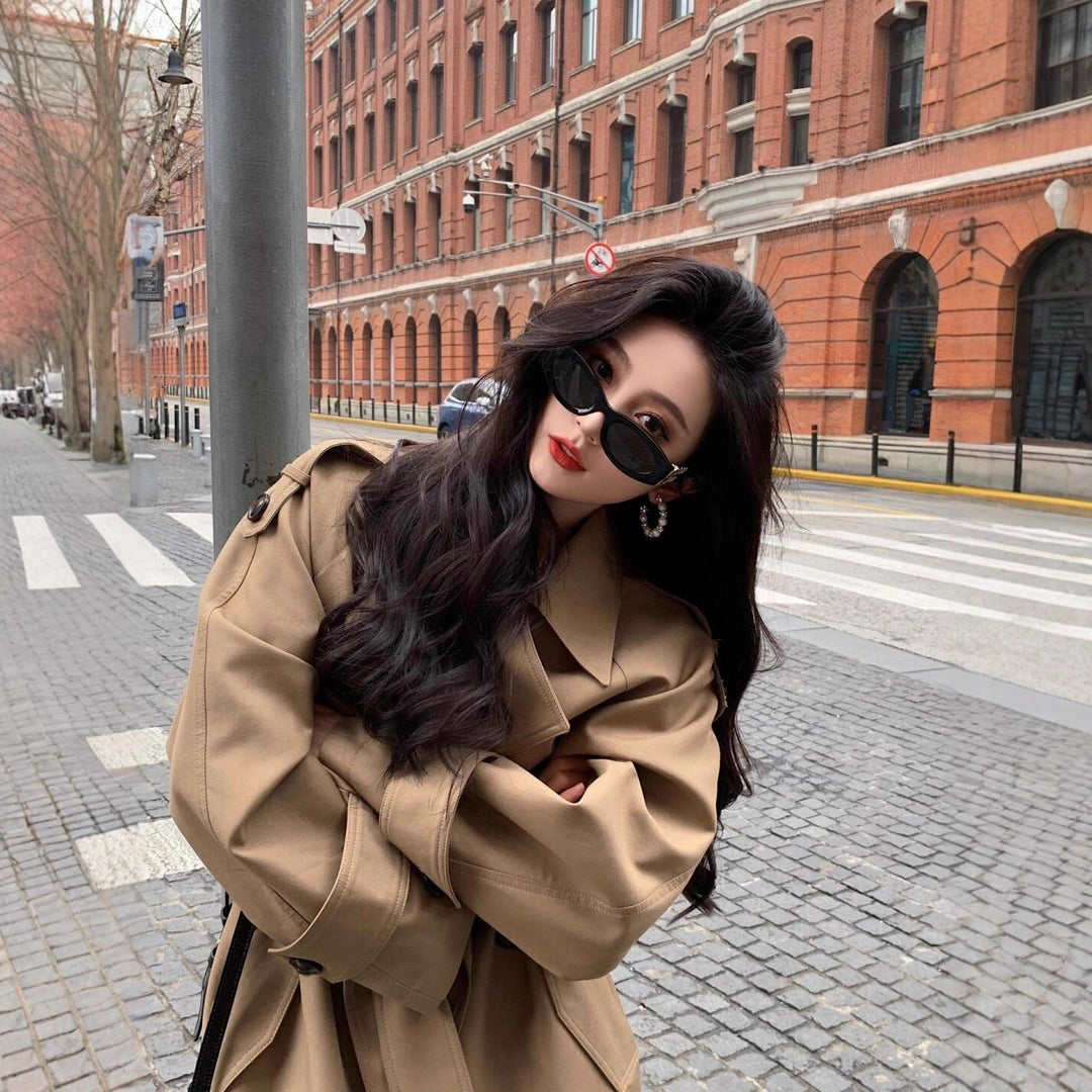 Dam modern Boxy trenchcoat med Distinctive Shoulder Feature och midjebälte
