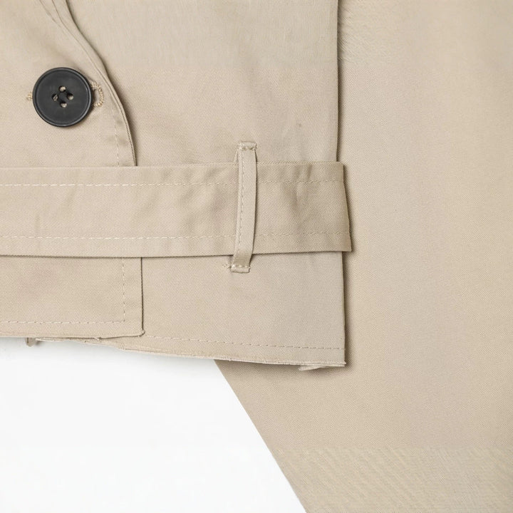 Dam Kort Trenchcoat i Boxig Kort Skärning med Shoulder Flaps och Waist Belt