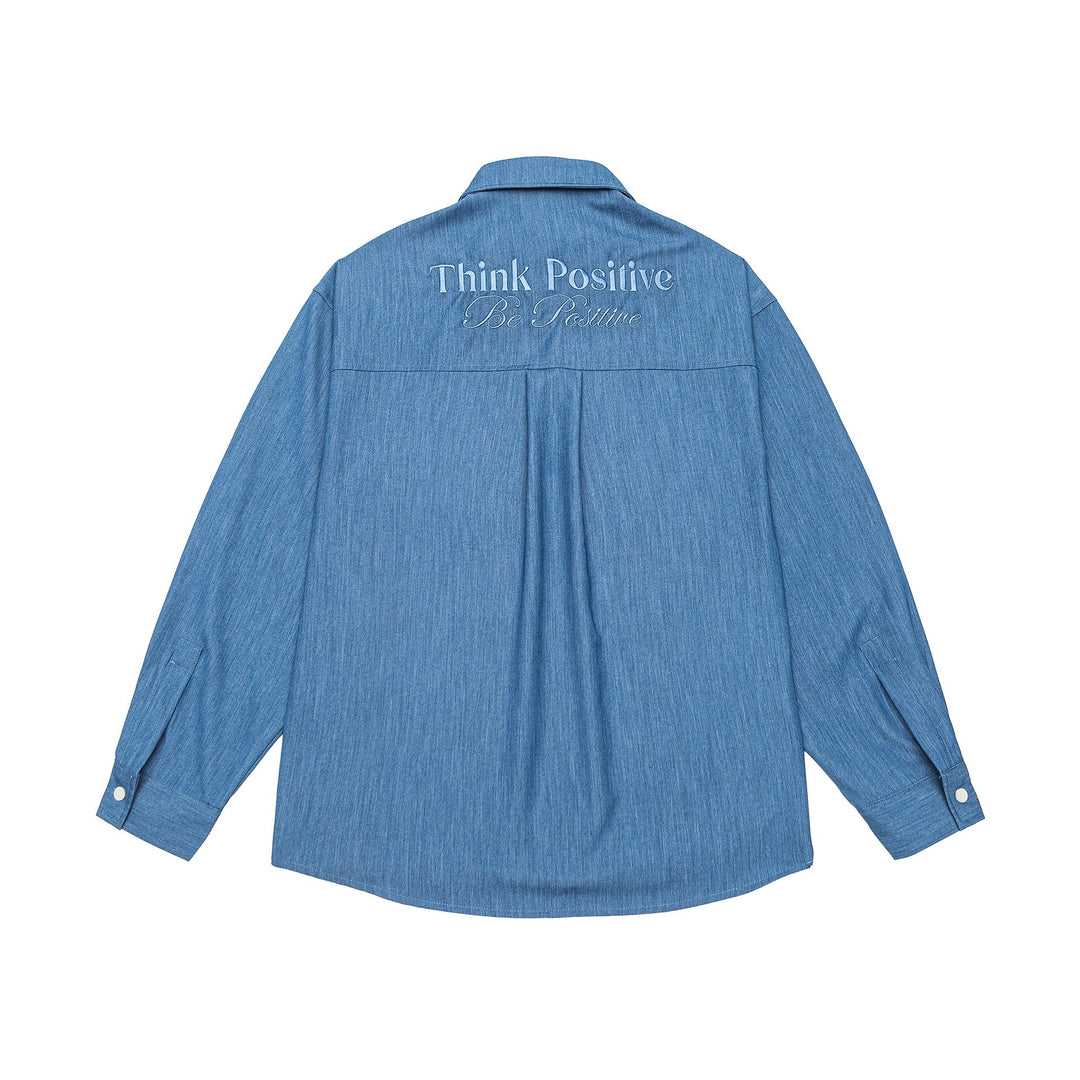 Herr overshirt tillverkad av kraftig twill kvalitet med dold knäppslå och bröstfickor