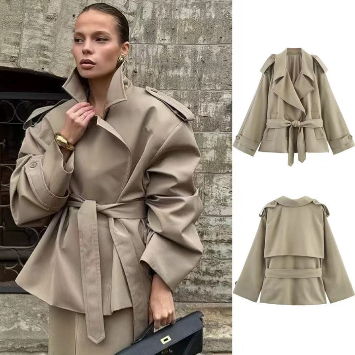 Dam kort trenchcoat med Ties och Cape ärmar