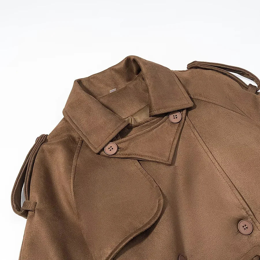 Dam lång trenchcoat med double-breasted front, midjebälte, epaulettes, och cuff detail