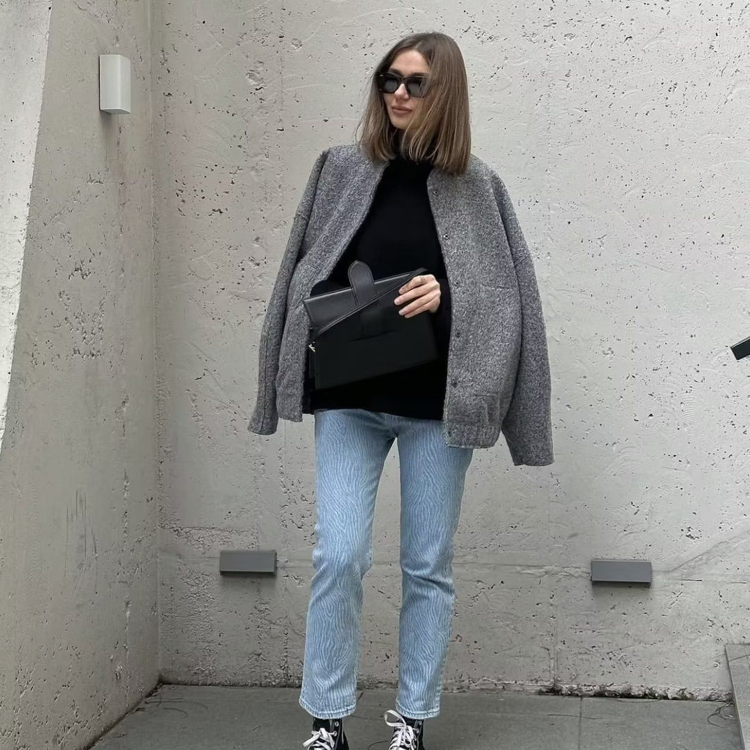 Dam boxy ullblandning blouson med ståkrage, concealed front placket, sidofickor och elastisk fåll