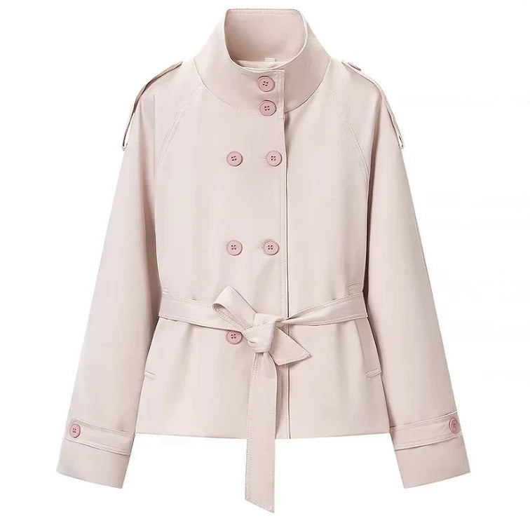 Dam Tailored Kort Trench med Stå Krage, Double-Breasted Knappar och Tie Belt