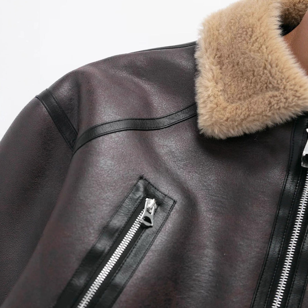 Dam cropped aviator jacka med waistband bälte, visible metal dragkedja, och teddy foder