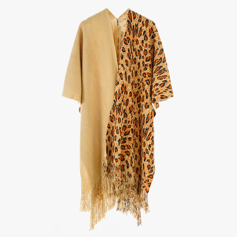 Dam Reversible capeponcho med Leo Jacquard, Fringes och Boxy oversized skärning