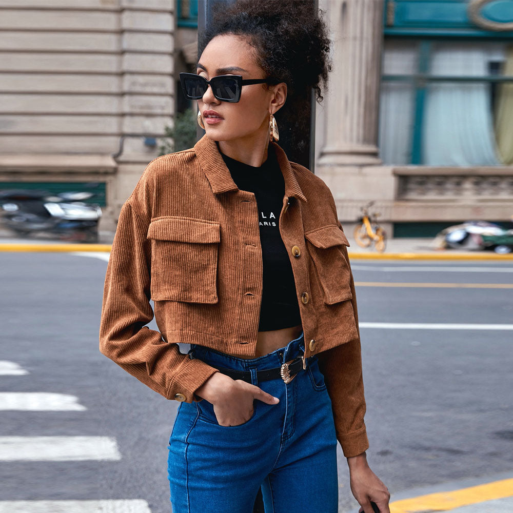 Dam cropped manchester jacka med applied flap fickor, skjortkrage, och button closure